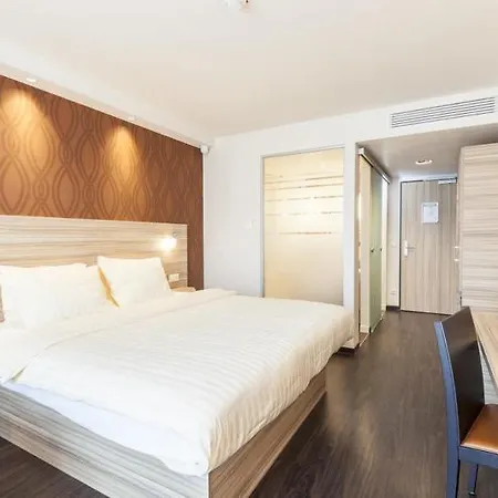 Staycity - فندق 3*